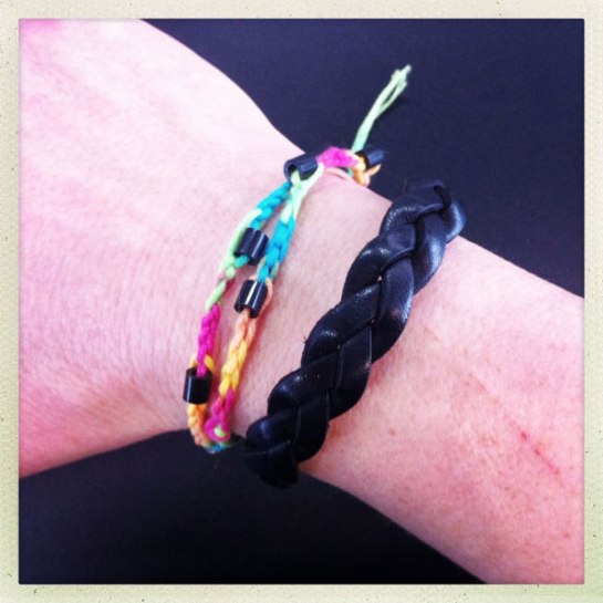 Lite färgglatt pynt till handleden fick jag också!